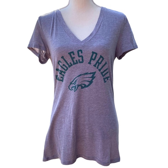 PINK Victoria’s Secret Philadelphia Eagles V-neck T-Shirt Medium - Picture 1 of 5